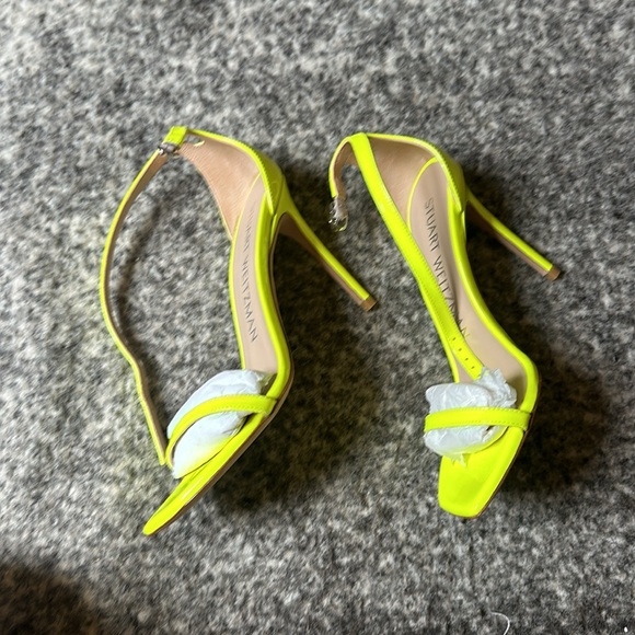 Stuart Weitzman neon yellow heel - Picture 6 of 8